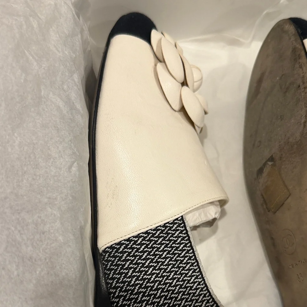 CHANEL Cream and Black Leather Camellia Slip-On Moccasins